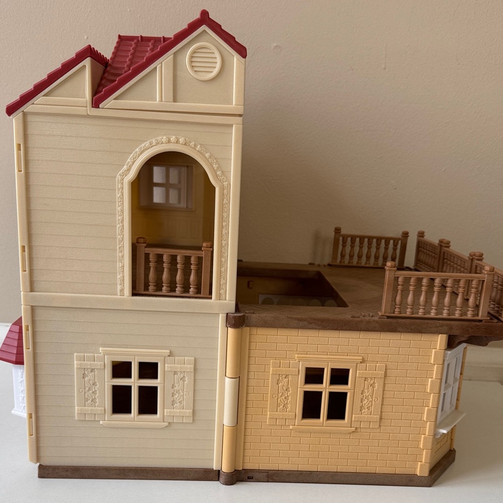 Calico Critters Charming Red Roof Dollhouse - Picture 8 of 16